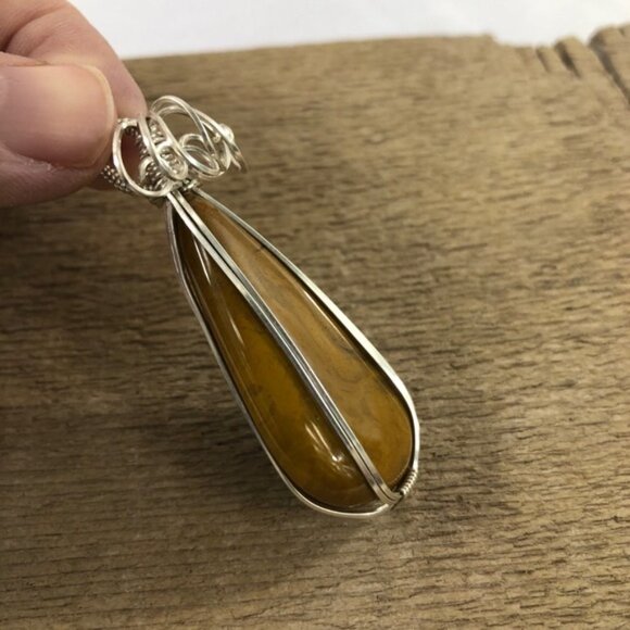 Golden Swirled Agate Necklace Pendant - Picture 5 of 5